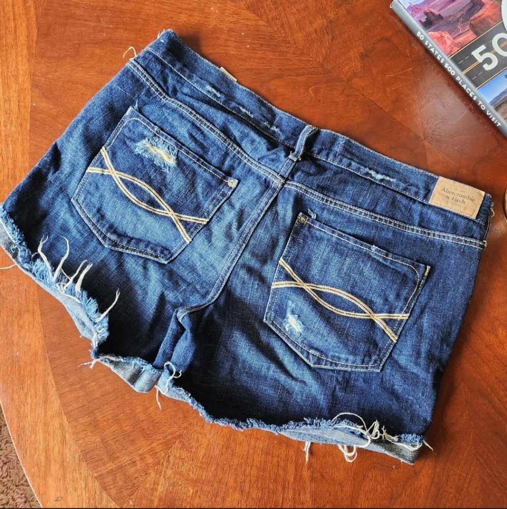 ABERCROMBIE & FITCH